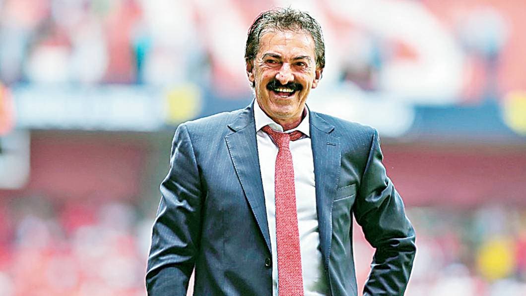 Ricardo La Volpe. Al argentino se le concedió auto de libertad.