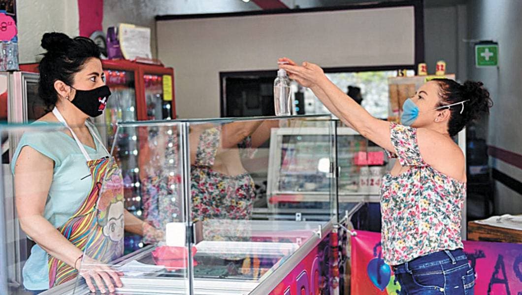 Inicia reducción de aforos al 50 y 30% en establecimientos