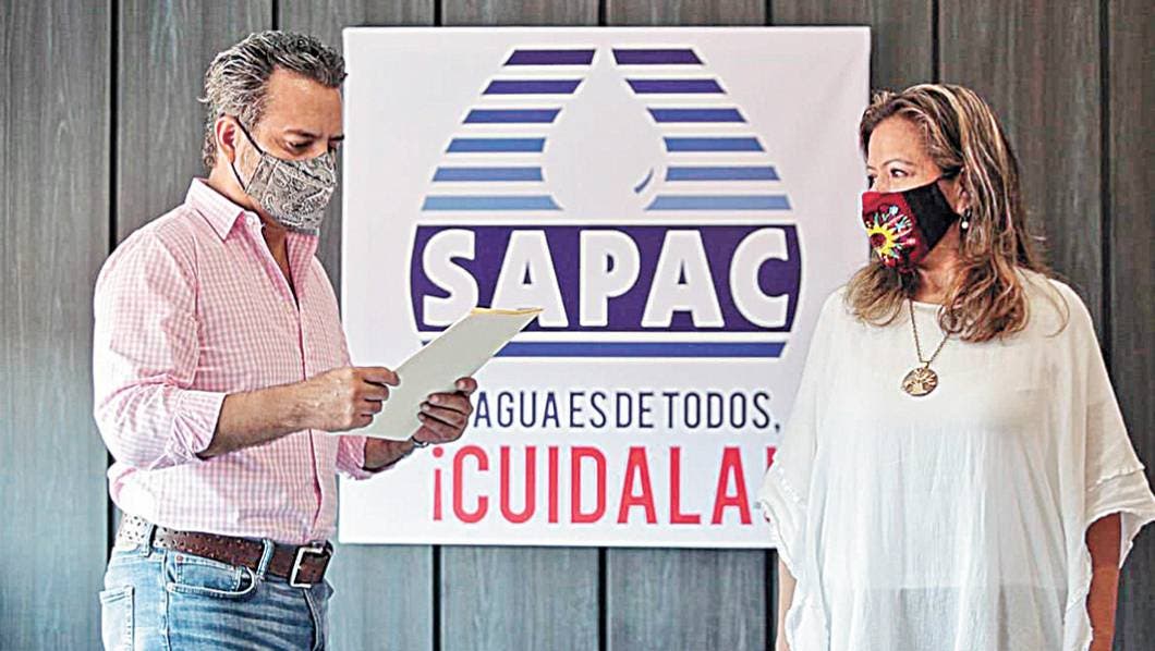 Asume. Yarely Jaimes García recibió el nombramiento del presidente de la Junta de Gobierno del Sistema, Antonio Villalobos Adán.