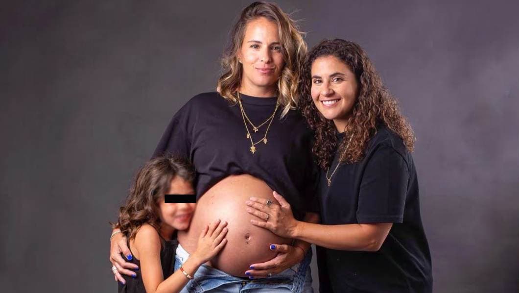 Saskia niño de rivera : el hijo que actualmente gesta fue concebido a través del esperma de su hermano y el óvulo de su esposa