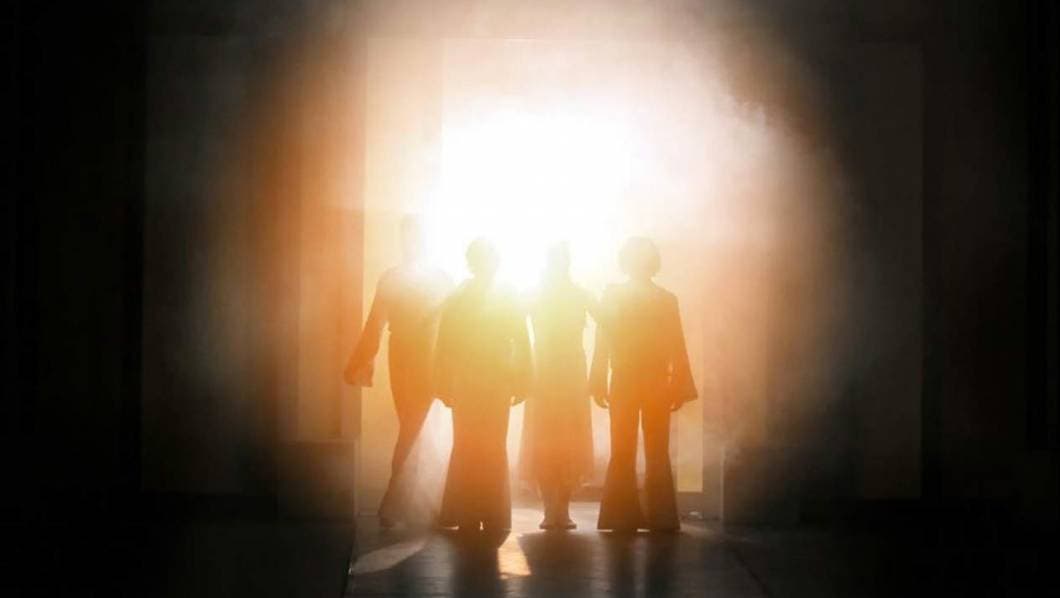 Aunque estos sueños pueden resultar inquietantes o estresantes, la psicología nos invita a verlos como un reflejo de lo que sucede en nuestro interior, más que como señales sobrenaturales