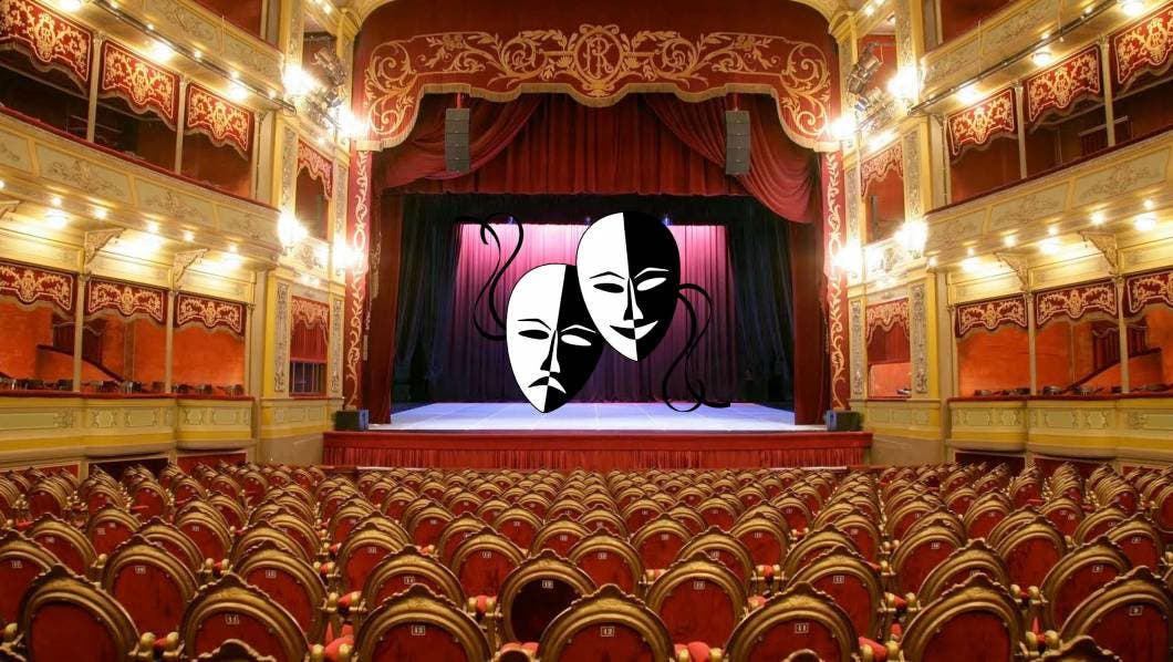 Un teatro vacío con máscaras en el medio