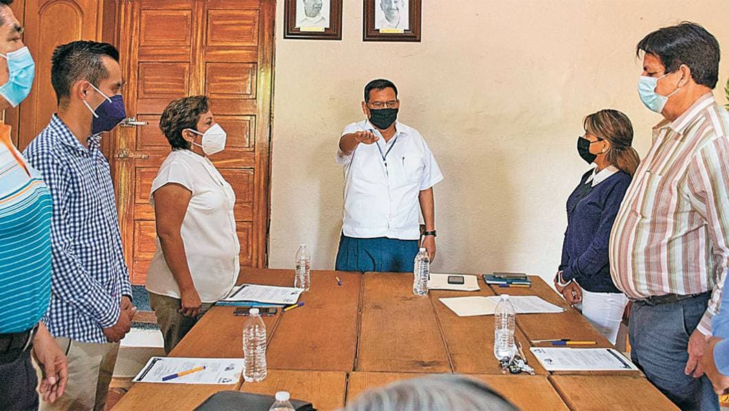 Rinde protesta profesor Mario Silvino Flores Oropeza alcalde suplente de Tepoztlán