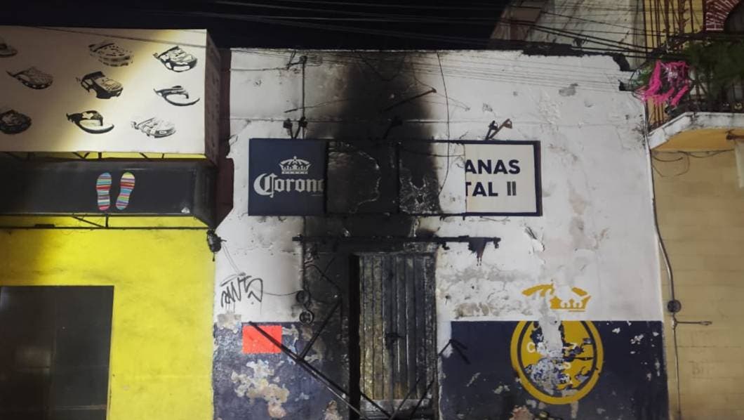 Atentado contra bar en el Centro de Cuautla moviliza a bomberos