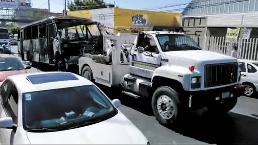 Denuncian transportistas de Morelos quema y robo de unidades