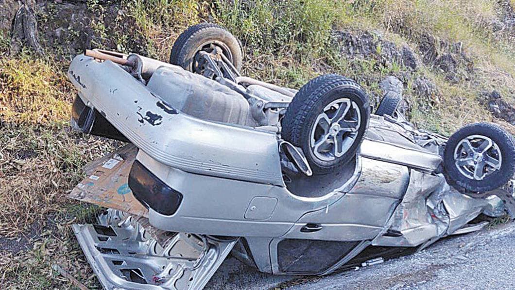 Vuelca Tsuru en carretera Puente de Ixtla a Iguala