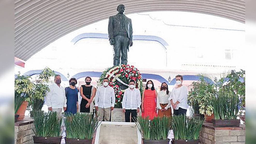 Ponen ofrenda al líder revolucionario en Emiliano Zapata
