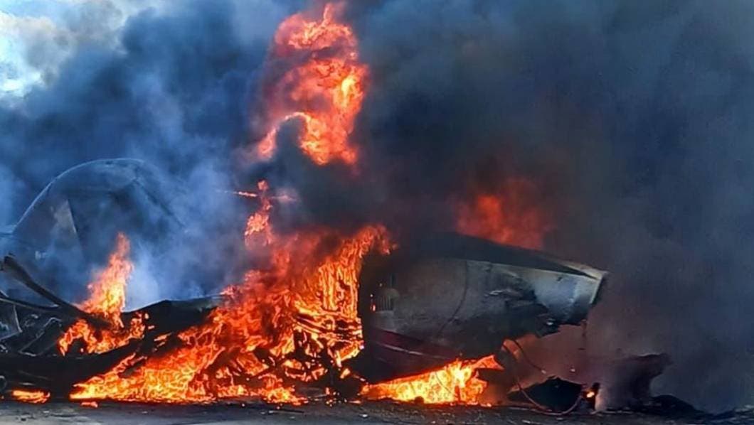 VIDEO: Avioneta que combatía incendios se desploma dejando un fallecido y 3 personas heridas 