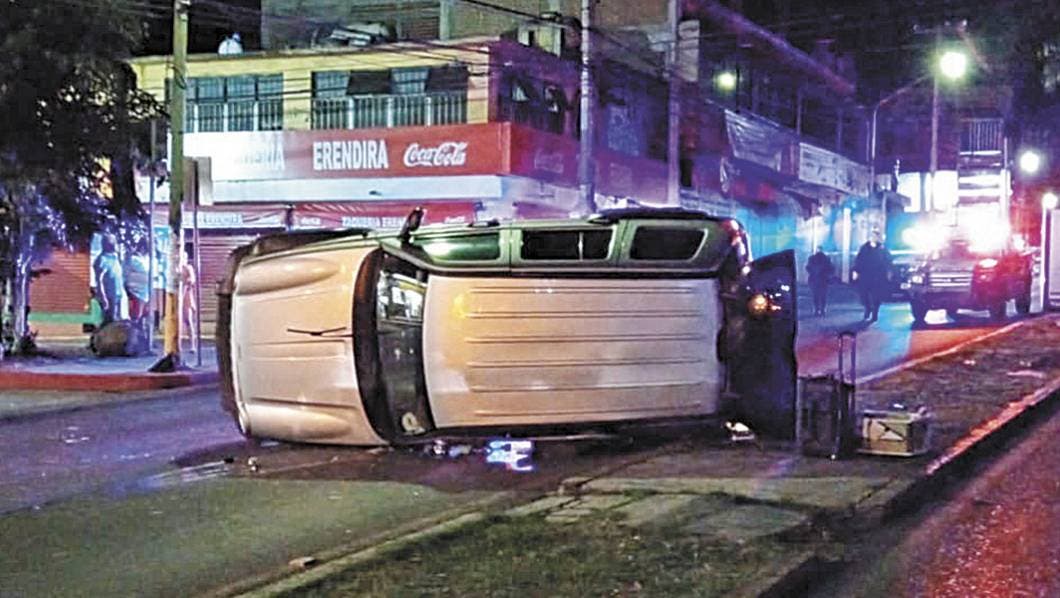 Muere mujer en volcadura en Av. Plan de Ayala, Cuernavaca