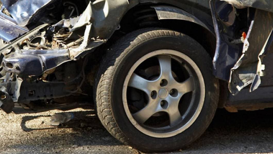 Mujer descubre que su hijo falleció en accidente de auto 