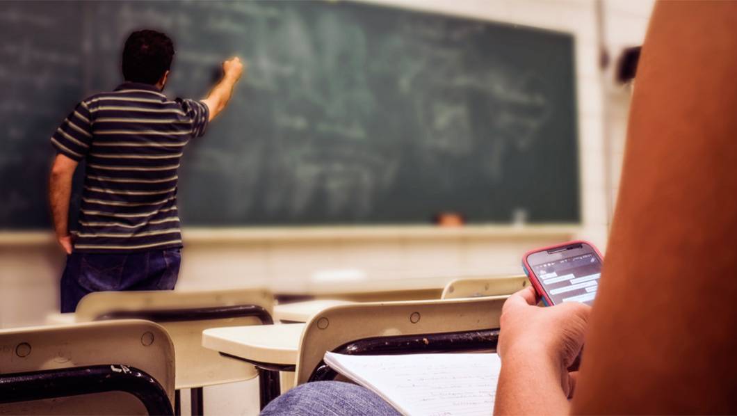 Aguinaldo a profesores de Morelos en dos partes