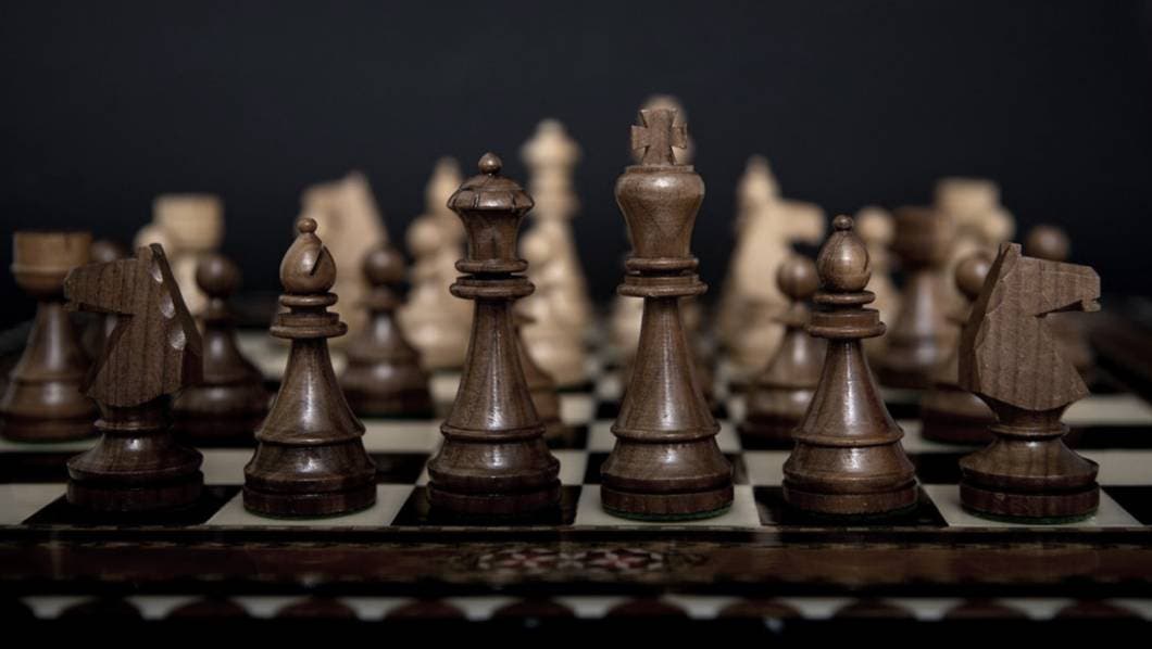 VIDEO: Detenida ajedrecista rusa por poner veneno al tablero de su rival
