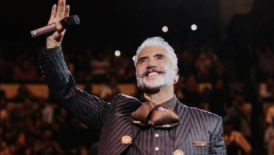 Alejandro Fernández se presenta en estado inconveniente en la Arena Ciudad de México