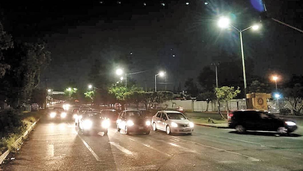Iluminan entrada oriente de Cuernavaca