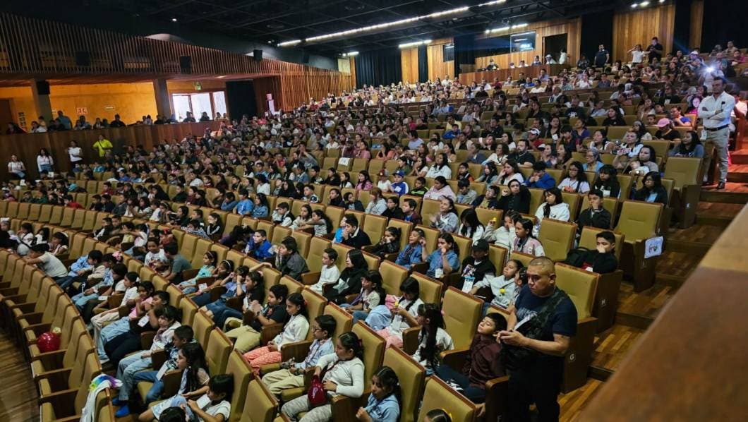 alumnos de 10 diario de morelos