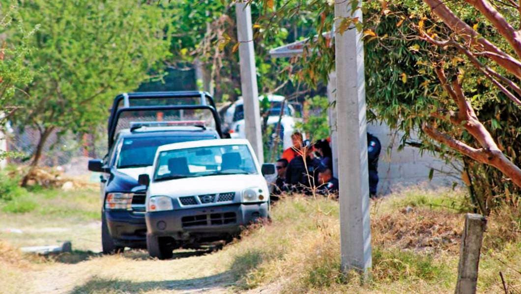 Atacan a par de sujetos en obra de Temixco