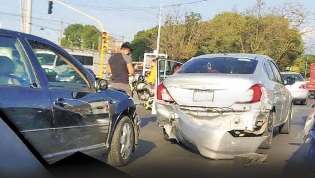 Carambola en Paseo Cuauhnáhuac