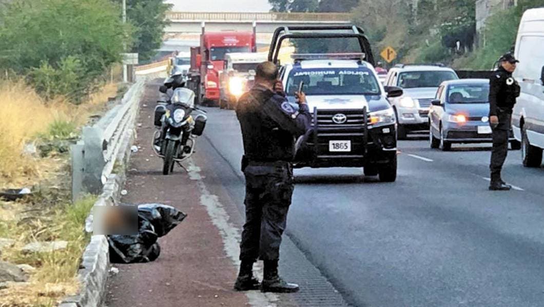 Embolsan a sujeto y lo dejan en autopista Cuernavaca-Acapulco