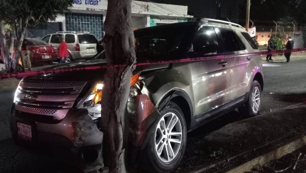 Atacan a balazos en su camioneta a líder de comerciantes en Cuautla