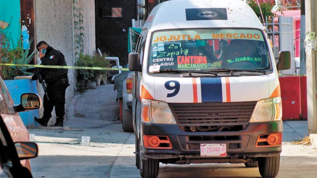 Balean a pasajero de ruta en Tlaquiltenango