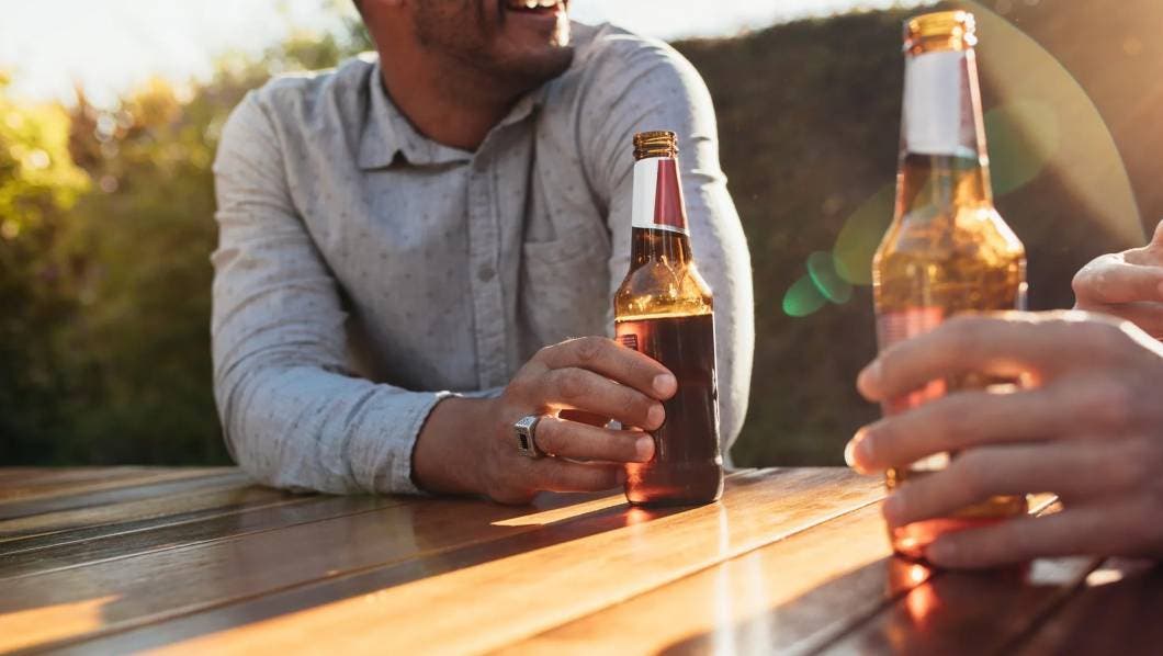 estudio pionero que reclutará a 10,000 voluntarios dispuestos a beber alcohol de forma controlada durante cuatro años