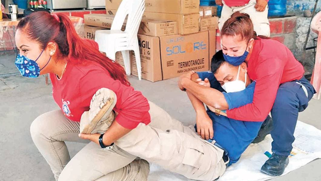 Capacitan a elementos de bomberos y PC en Jojutla Morelos