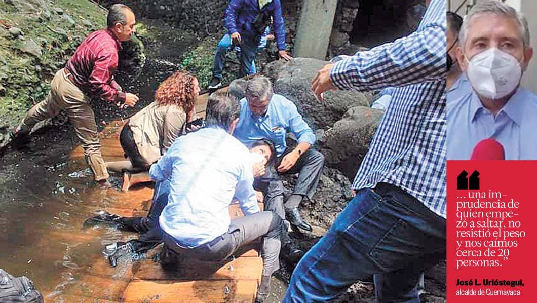 Cae Cabildo con puente colgante del Paseo Ribereño en Cuernavaca