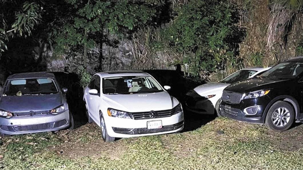 Catean casa del “Señorón” y aseguran autos robados