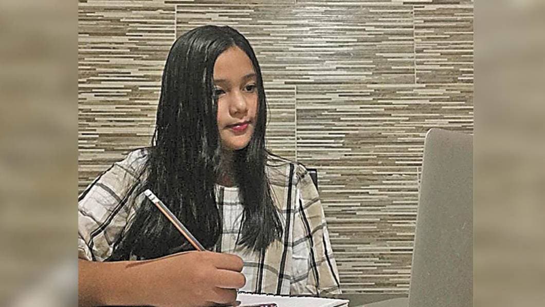 En foto, niños muestran avance en clases virtuales - 