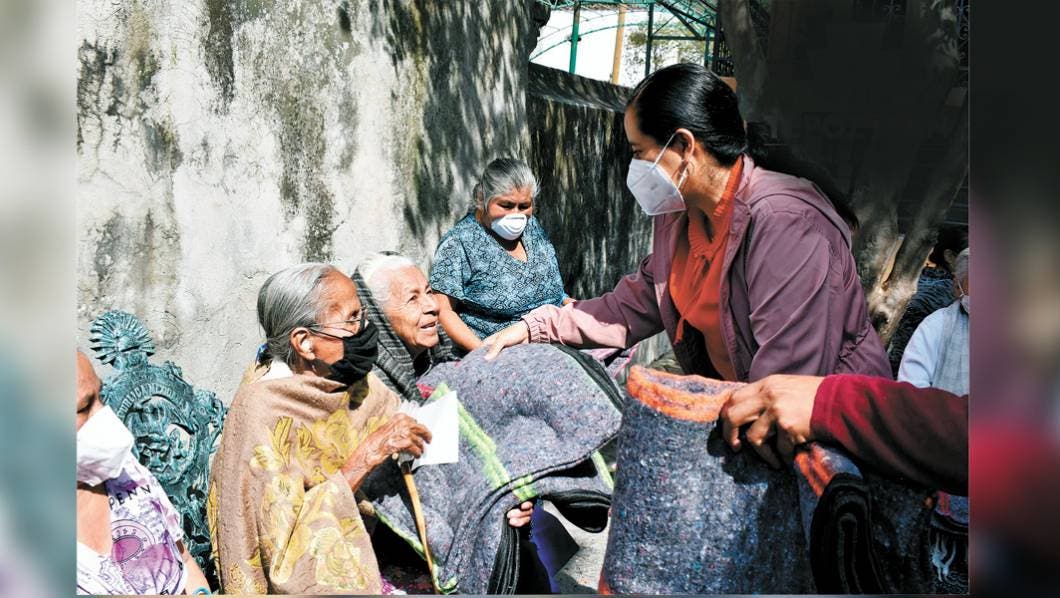 Dan cobijo a adultos mayores en Tepoztlán