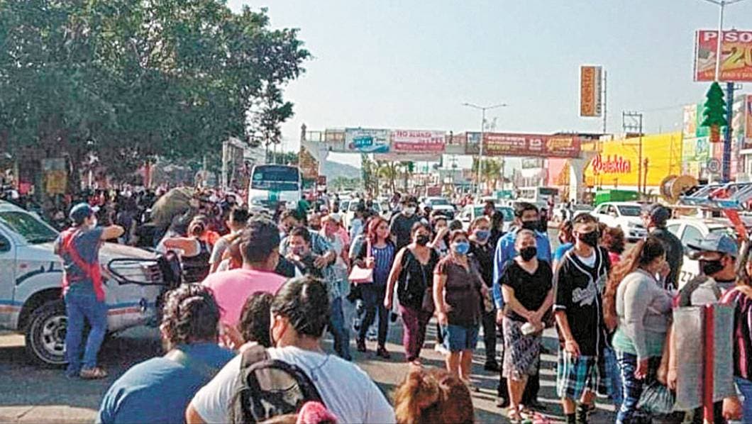 Abarrotan tianguis de Temixco pese a COVID - 19