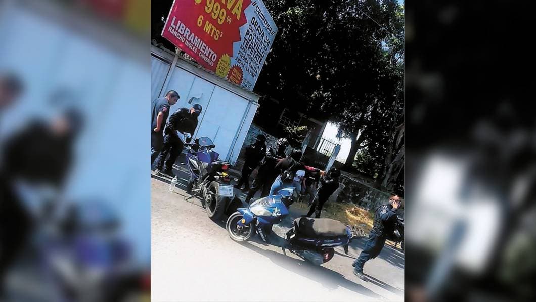 Derrapa hombre en motocicleta en Puente de Ixtla