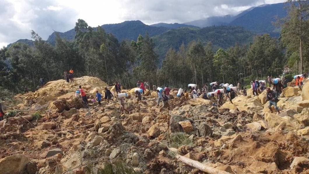 IMÁGENES: Más de 2,000 personas quedaron sepultadas por deslave en Papúa Nueva Guinea