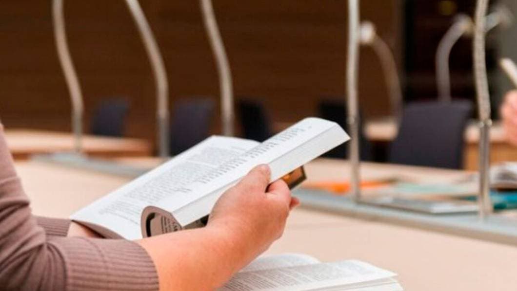 Disminuye lectura de libros impresos pero aumenta en el formato digital