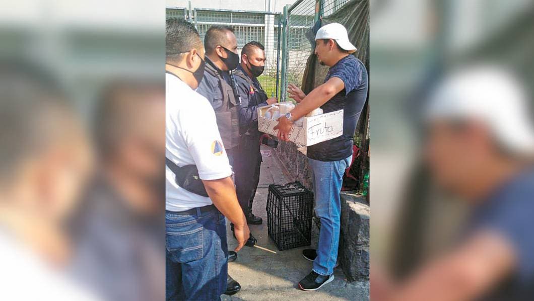 Dialogan con ambulantes para que no obstruyan pasos peatonales en Cuernavaca