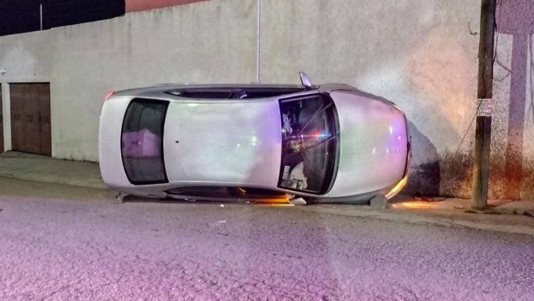 Vuelcan ebrios en la colonia Peñaflores, de Cuautla