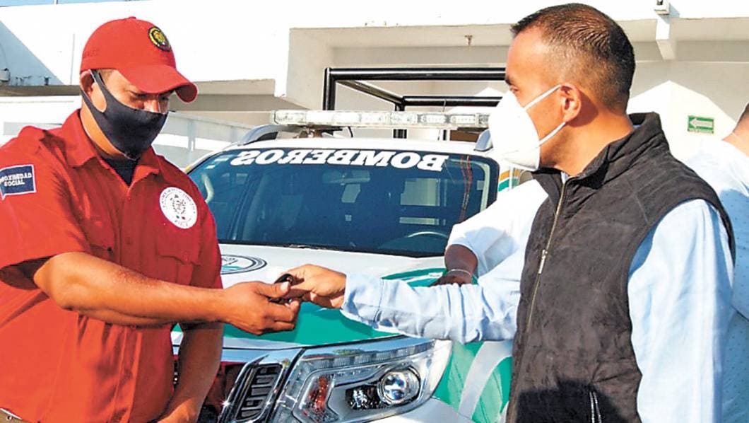 Entregan en Ayala unidades para seguridad pública