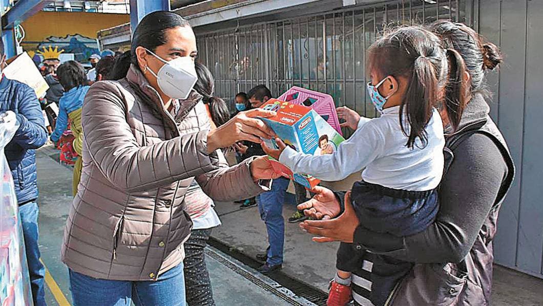 Entrega juguetes Tepoztlán a sus niños