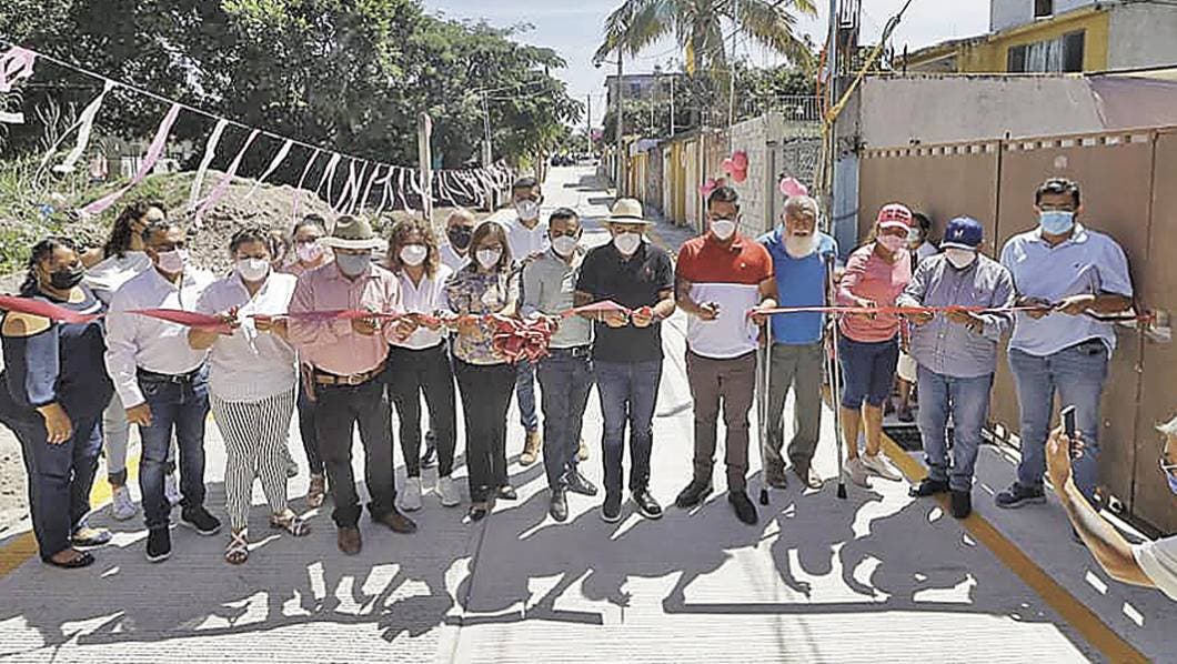 Entregan obra vial a poblado de Cocoyoc