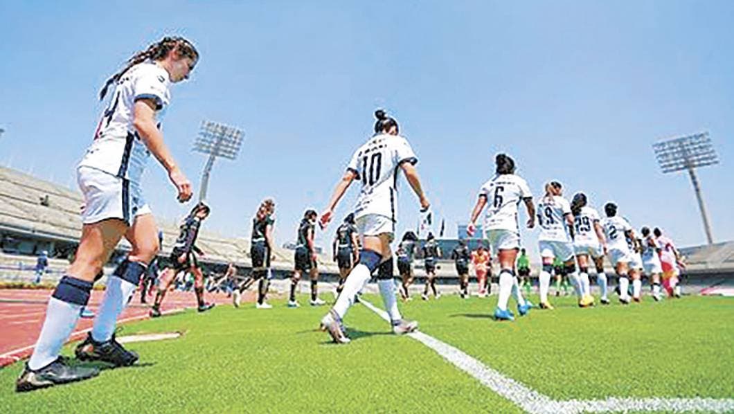 Triunfan felinas en su estadio