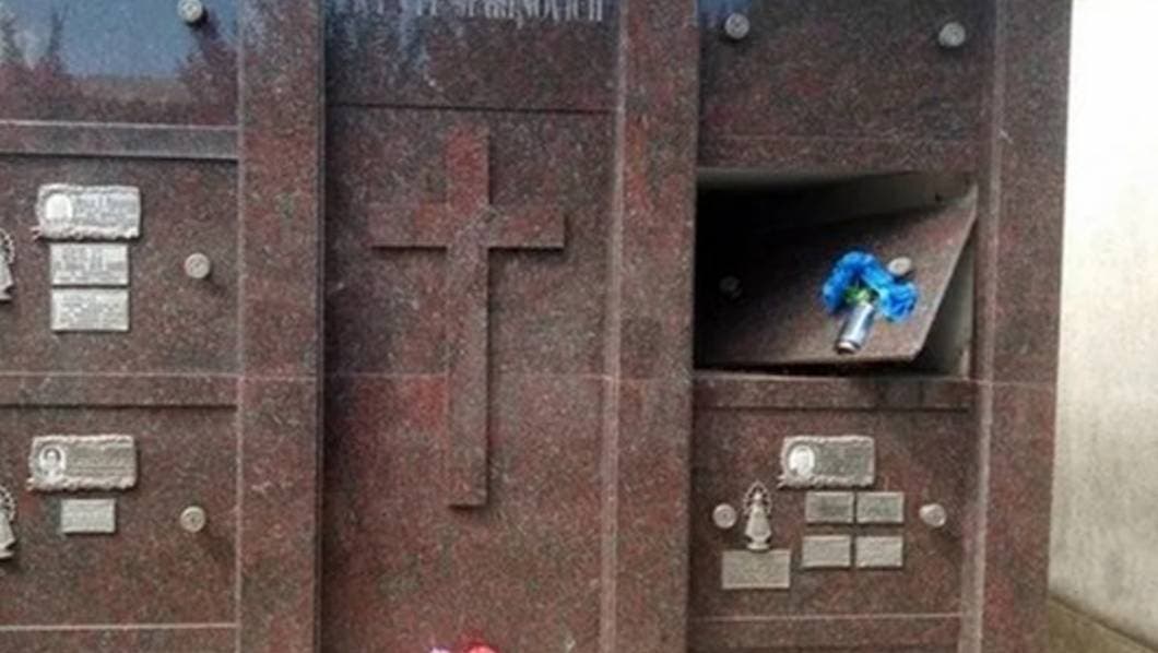 Roban féretro con cadáver de un hombre, ofrecen millonaria recompensa 