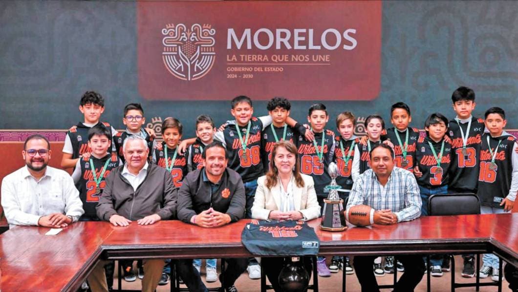 Recibe Margarita González Saravia a campiones de Flag Football