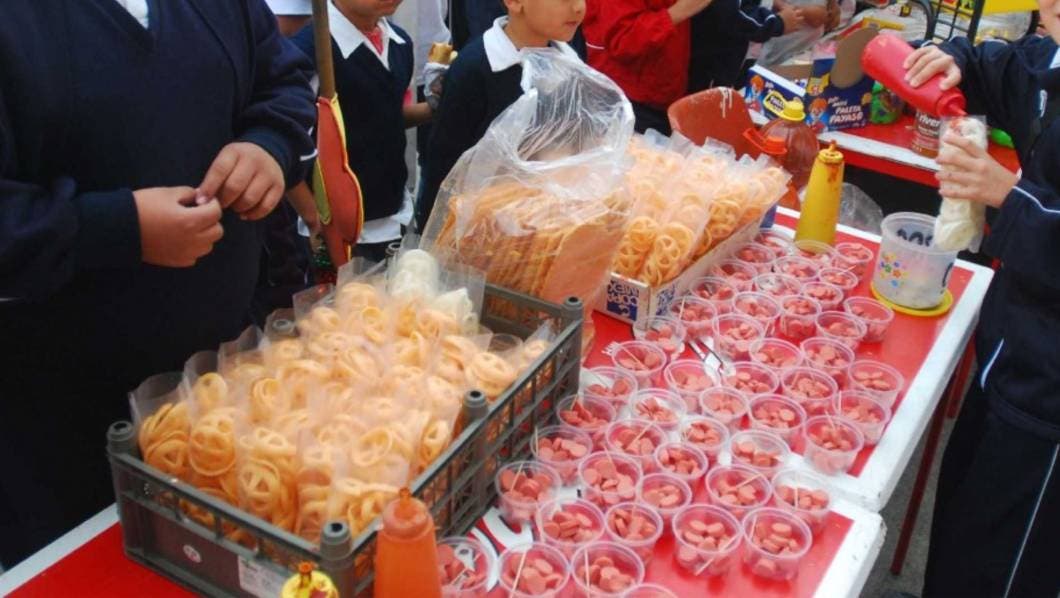 comida chatarra en escuela primaria