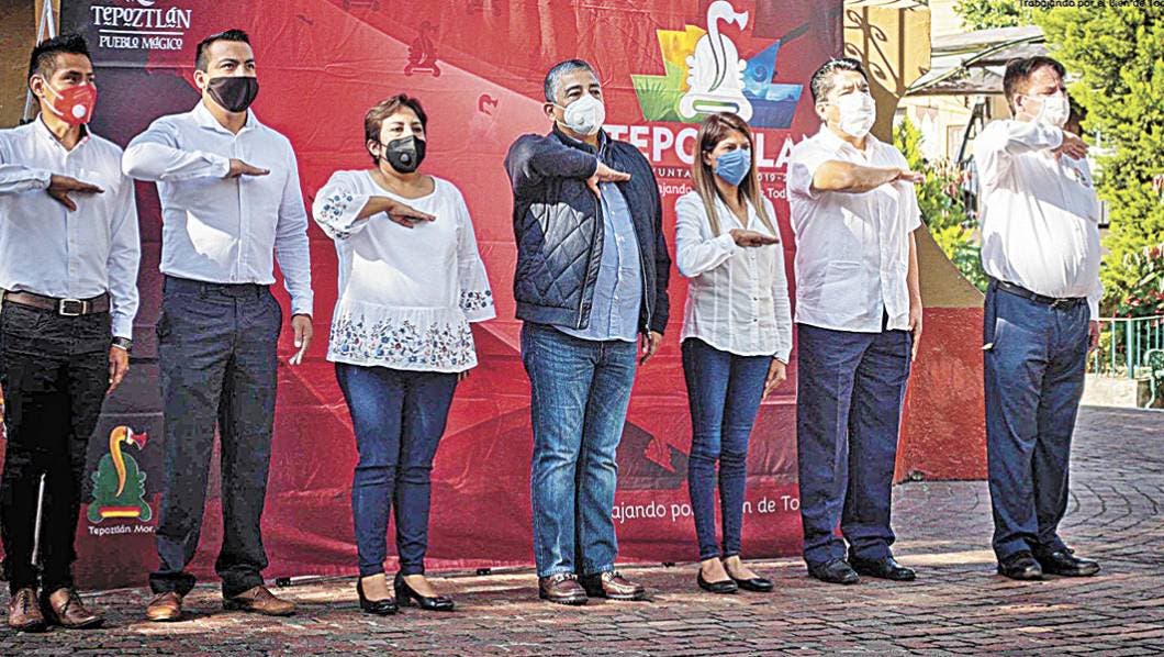 Evento. El alcalde rindió honores a la bandera en conmemoración de los Niños Héroes.