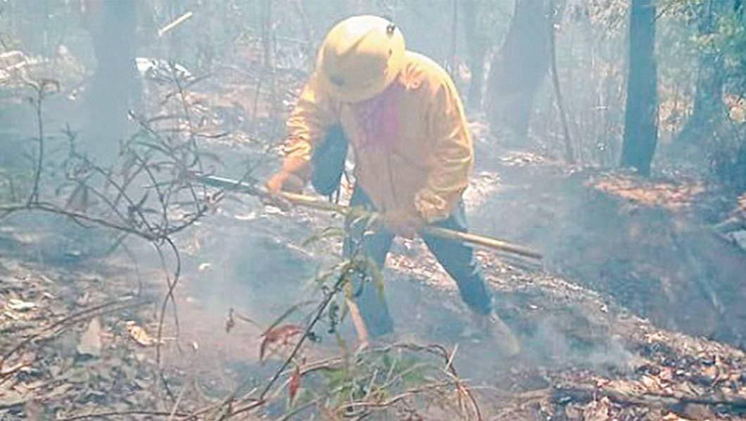 Incendio. Brigadas del Centro Estatal de Contingencias atienden el siniestro en Huitzilac.