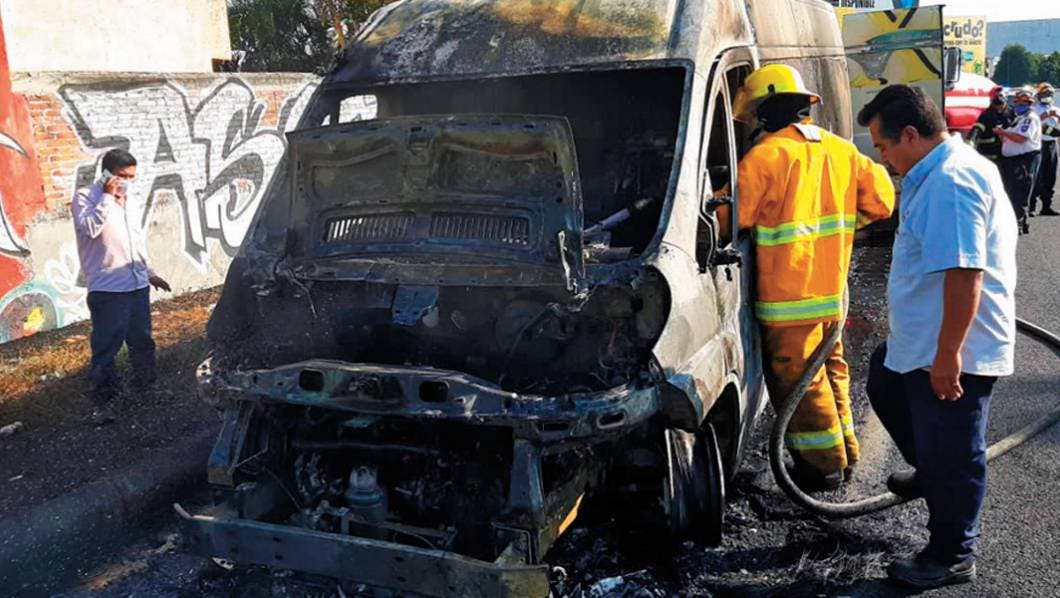 Arde auto en la México-Cuernavaca