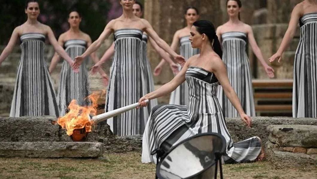Ha sido encendida en Olimpia la llama de los Juegos Olímpicos de París 2024