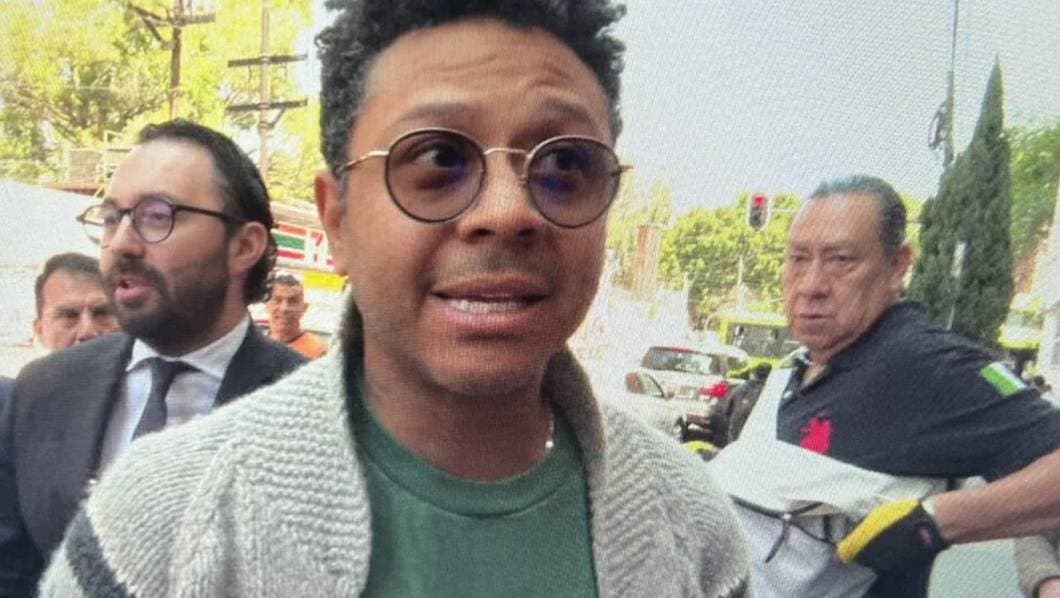 Kalimba acude a la Fiscalía de la CDMX ante acusaciones en su contra por abuso sexual.