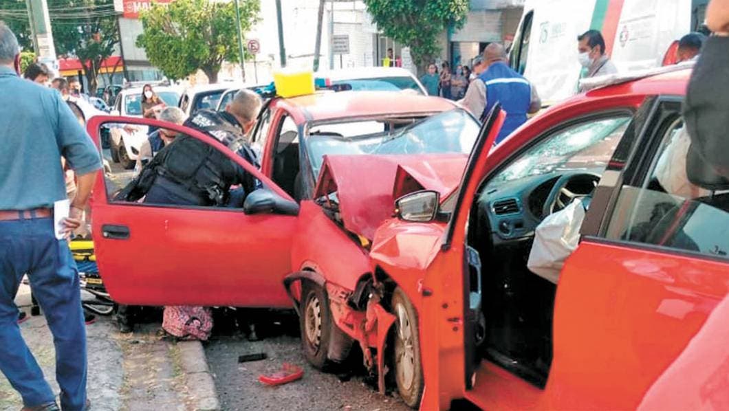 Dos lesionados en choque en Cuernavaca; causa, el alcohol