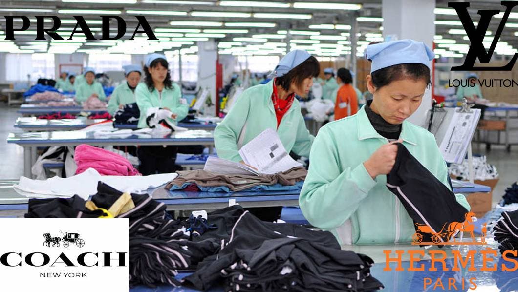 , detrás de nombres icónicos como Prada, Louis Vuitton, Coach, Armani e incluso Hermès, se esconde una realidad poco conocida